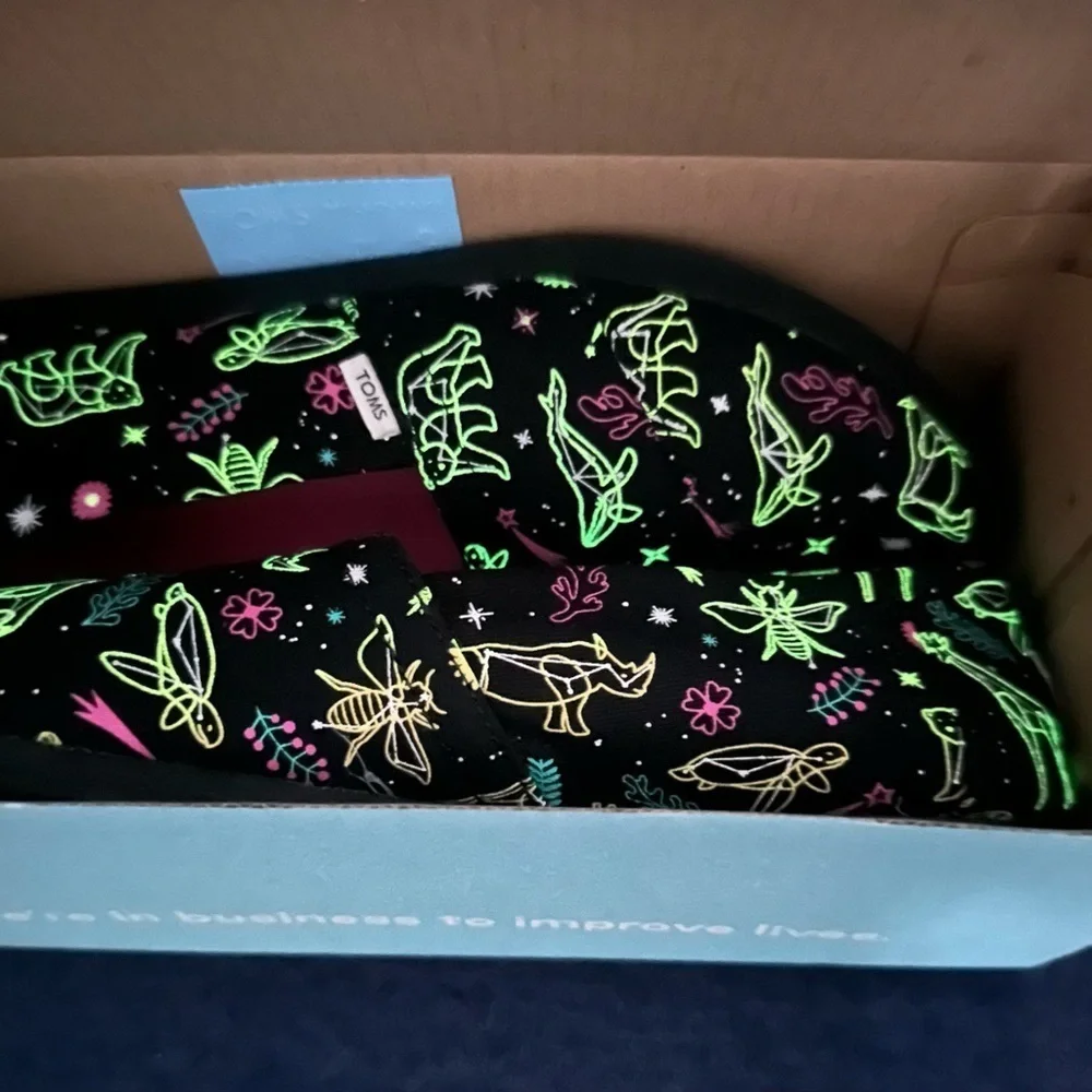NWOT Toms Alpargata Black  Animal Constellations Glow in The Dark Print